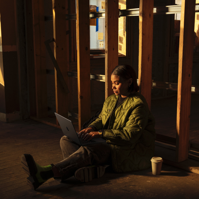 Apple MacBook Pro 16" (M5 Max 18C CPU, 32C GPU, 2026) 36 ГБ, 2 ТБ SSD, «черный космос»